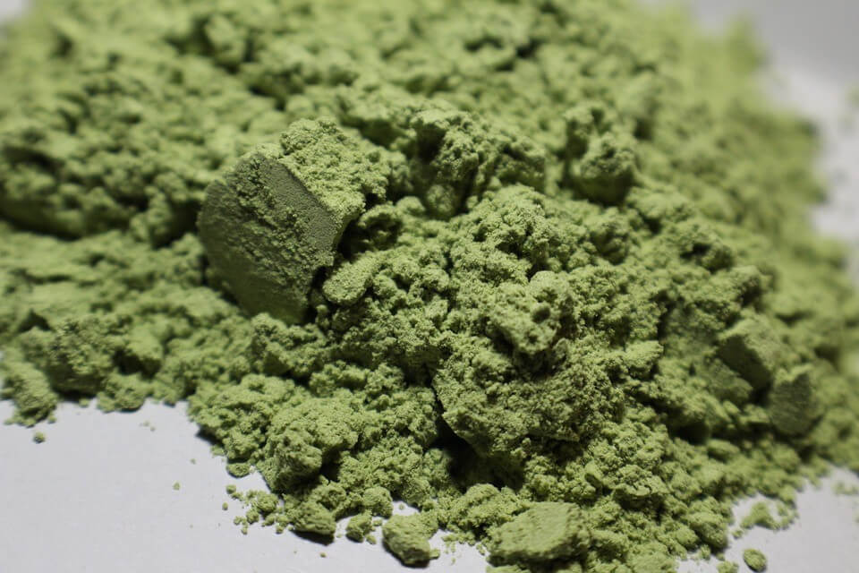 pile of loose kratom powder